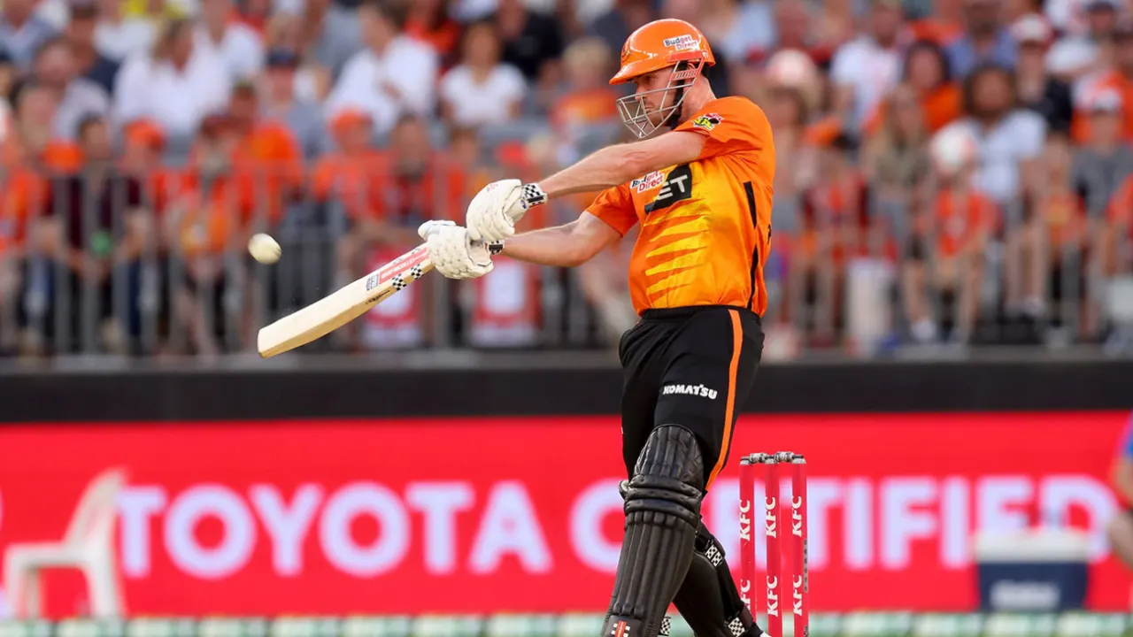 Ashton Turner started BBL 2024-25 with 37* to take Perth Scorchers to victory against Melbourne Stars