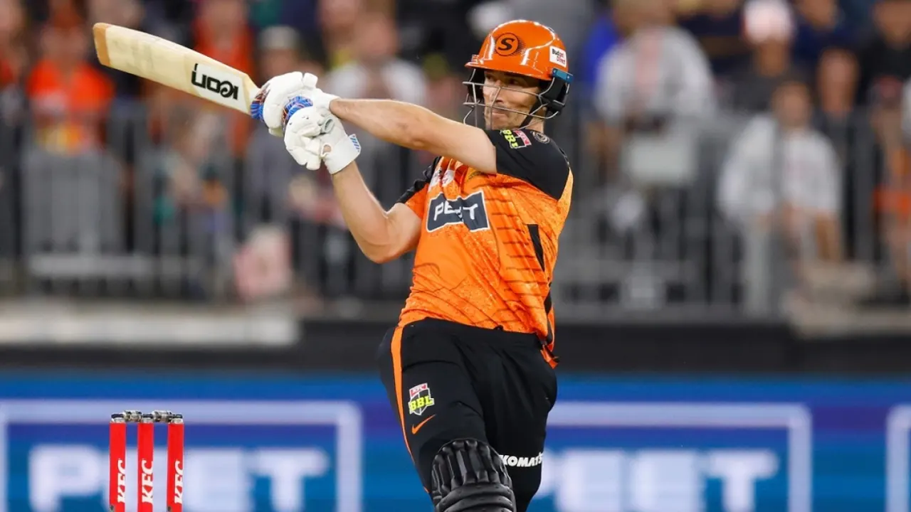 Nick Hobson's 16-ball 47 not out helped Perth Scorchers to a respectable total