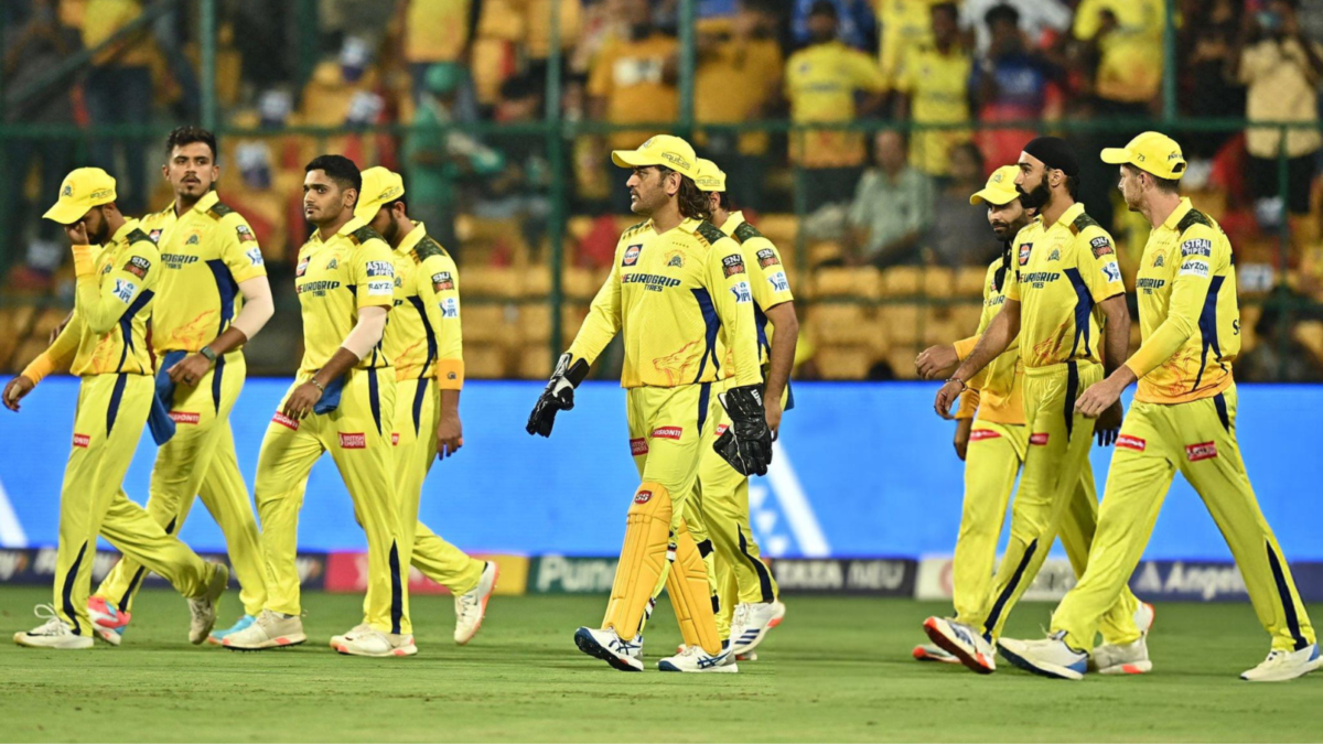 CSK Pacer Faces Injury Scare Ahead of IPL 2025! Collides With Advertisement Board During BBL Match