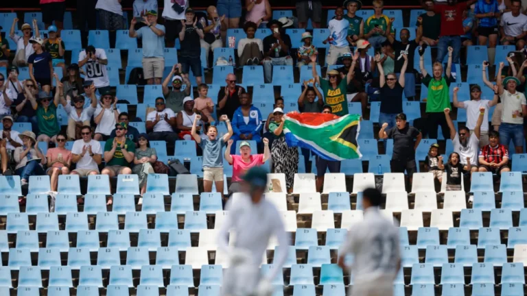 South Africa are cheered on by their fans as they seal their spot in the WTC final